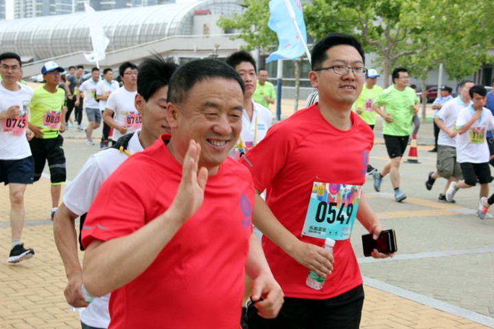 董事長(zhǎng)參加樂跑賽